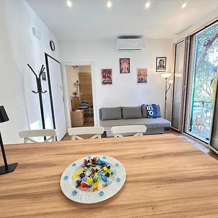 L&r - Casa Ditto - Finemente Ristrutturato Con Aria Condizionata, Balcone E Parcheggio A Poca Distanza Appartement *