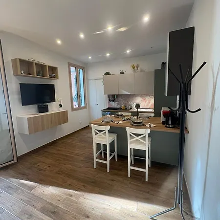 L&r - Casa Ditto - Finemente Ristrutturato Con Aria Condizionata, Balcone E Parcheggio A Poca Distanza San Remo