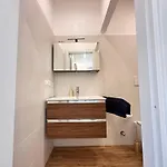 Apartment L&r - Casa Ditto - Finemente Ristrutturato Con Aria Condizionata, Balcone E Parcheggio A Poca Distanza *