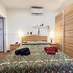 L&r - Casa Ditto - Finemente Ristrutturato Con Aria Condizionata, Balcone E Parcheggio A Poca Distanza Apartamento *